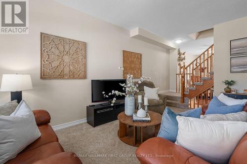 963 Lake Drive E, Georgina (Sutton & Jackson'S Point), ON - Indoor Photo Showing Living Room