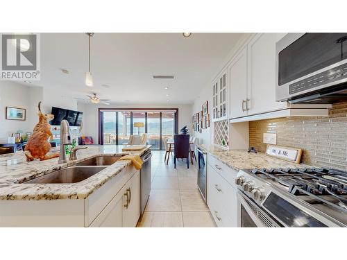 2000 Valleyview Drive Unit# 20, Osoyoos, BC - Indoor Photo Showing Kitchen With Double Sink With Upgraded Kitchen