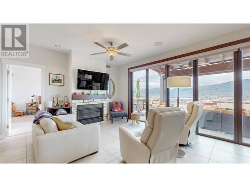 2000 Valleyview Drive Unit# 20, Osoyoos, BC - Indoor Photo Showing Living Room With Fireplace