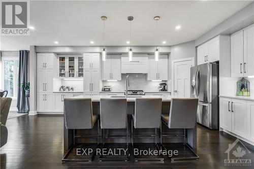 1136 Beckett Crescent, Ottawa, ON - Indoor Photo Showing Kitchen With Upgraded Kitchen