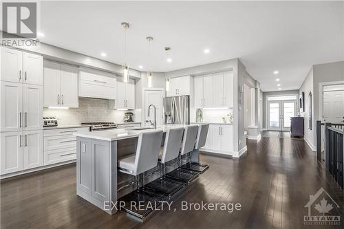 1136 Beckett Crescent, Ottawa, ON - Indoor Photo Showing Kitchen With Upgraded Kitchen