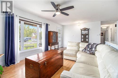 15 Genier Street, The Nation (605 - The Nation Municipality), ON - Indoor Photo Showing Living Room