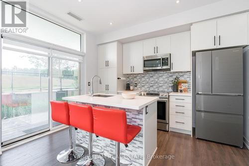 139 - 375 Sea Ray Avenue, Innisfil, ON - Indoor Photo Showing Kitchen With Upgraded Kitchen