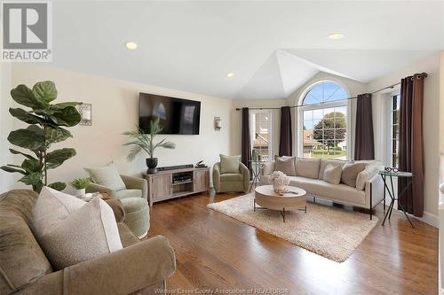 181 Millbrook Drive, Kingsville, ON - Indoor Photo Showing Living Room