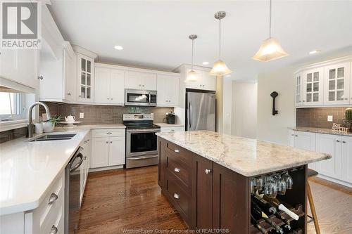 181 Millbrook Drive, Kingsville, ON - Indoor Photo Showing Kitchen With Double Sink With Upgraded Kitchen