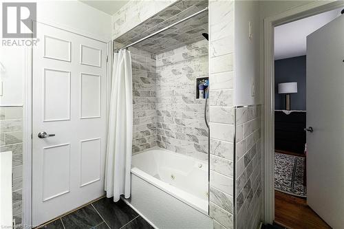 43 Adorn Court, Hamilton, ON - Indoor Photo Showing Bathroom