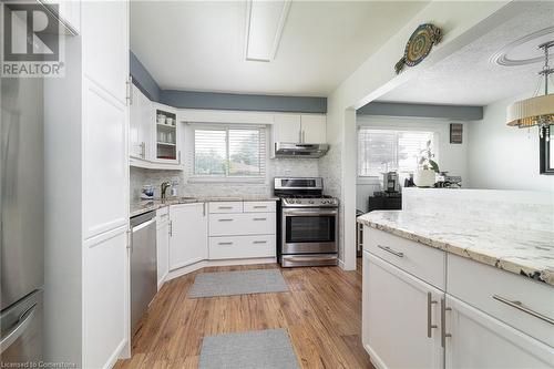 43 Adorn Court, Hamilton, ON - Indoor Photo Showing Kitchen