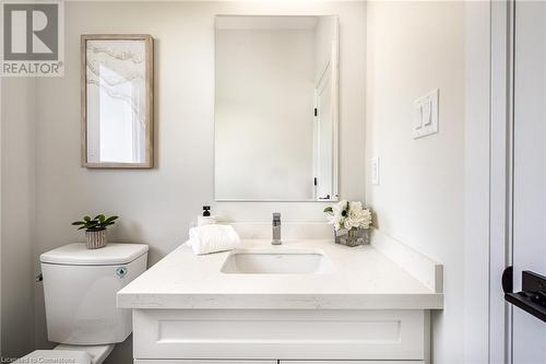 Upper level 4 piece bath with quartz counter-top - 71 Fernridge Common, St. Catharines, ON - Indoor Photo Showing Bathroom