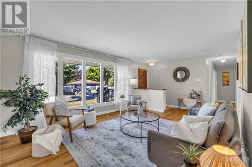 2134 Lambeth Walk, Ottawa, ON - Indoor Photo Showing Living Room