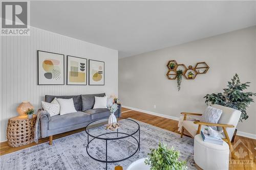 2134 Lambeth Walk, Ottawa, ON - Indoor Photo Showing Living Room