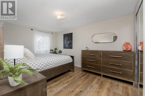 15 Hasting Square, Brampton, ON - Indoor Photo Showing Bedroom