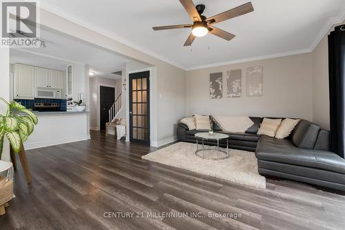 15 Hasting Square, Brampton, ON - Indoor Photo Showing Living Room