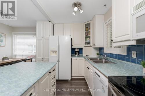 15 Hasting Square, Brampton, ON - Indoor Photo Showing Kitchen With Double Sink