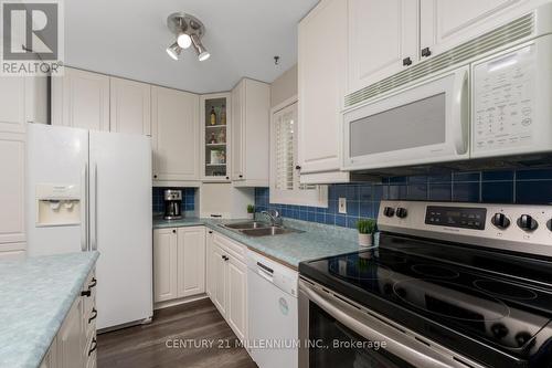 15 Hasting Square, Brampton, ON - Indoor Photo Showing Kitchen With Double Sink