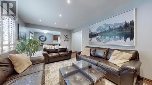 6 Princip Street, Hamilton, ON - Indoor Photo Showing Living Room