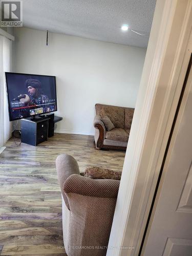 29 Jellicoe Crescent, Brampton, ON - Indoor Photo Showing Living Room