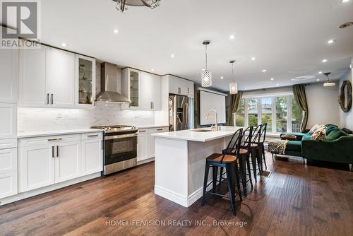 35 Brown Street, New Tecumseth, ON - Indoor Photo Showing Kitchen With Upgraded Kitchen