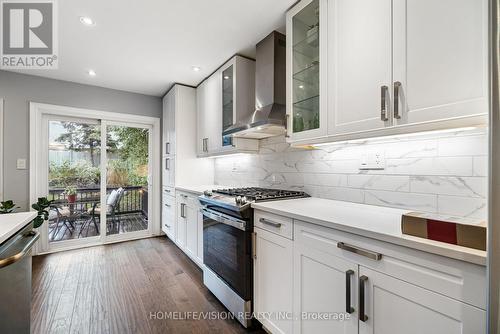 35 Brown Street, New Tecumseth, ON - Indoor Photo Showing Kitchen With Upgraded Kitchen