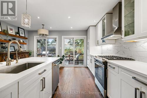 35 Brown Street, New Tecumseth, ON - Indoor Photo Showing Kitchen With Upgraded Kitchen