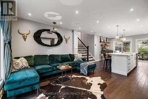 35 Brown Street, New Tecumseth, ON - Indoor Photo Showing Living Room