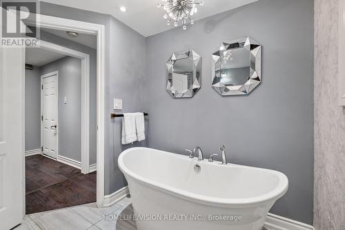 35 Brown Street, New Tecumseth, ON - Indoor Photo Showing Bathroom