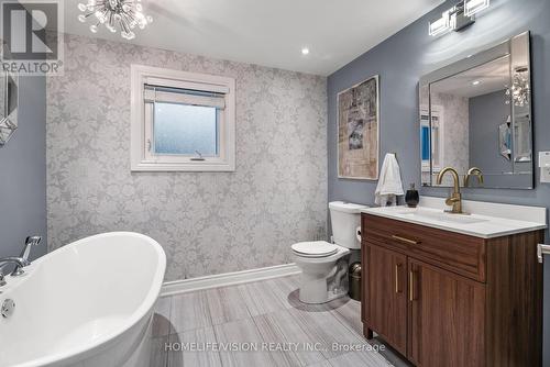 35 Brown Street, New Tecumseth, ON - Indoor Photo Showing Bathroom