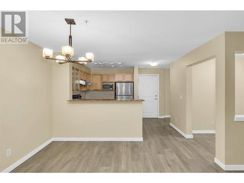 551 Yates Road Unit# 302, Kelowna, BC - Indoor Photo Showing Kitchen