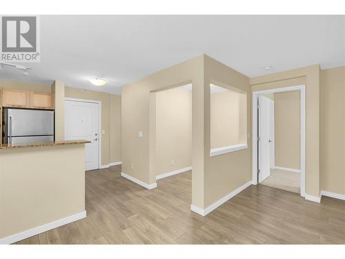 551 Yates Road Unit# 302, Kelowna, BC - Indoor Photo Showing Kitchen