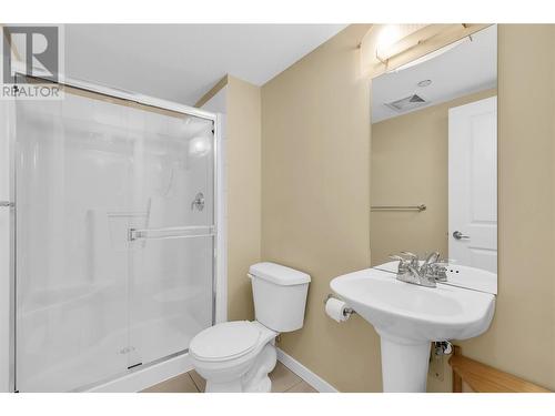 551 Yates Road Unit# 302, Kelowna, BC - Indoor Photo Showing Bathroom