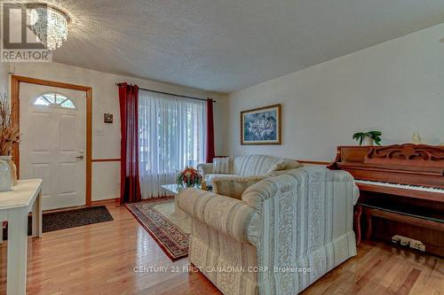 63 Tanner Drive, London, ON - Indoor Photo Showing Living Room