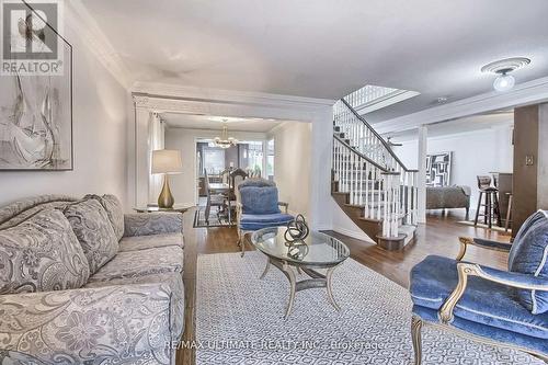 559 Avonwick Avenue, Mississauga, ON - Indoor Photo Showing Living Room