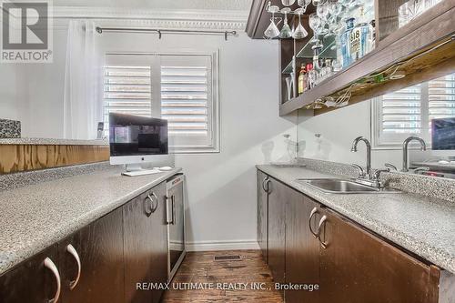 559 Avonwick Avenue, Mississauga, ON - Indoor Photo Showing Kitchen