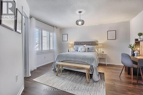 559 Avonwick Avenue, Mississauga, ON - Indoor Photo Showing Bedroom