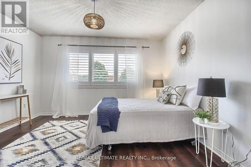 559 Avonwick Avenue, Mississauga, ON - Indoor Photo Showing Bedroom