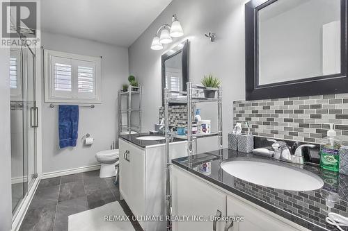 559 Avonwick Avenue, Mississauga, ON - Indoor Photo Showing Bathroom