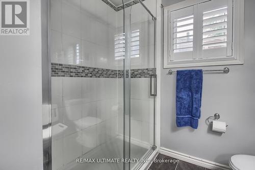 559 Avonwick Avenue, Mississauga, ON - Indoor Photo Showing Bathroom