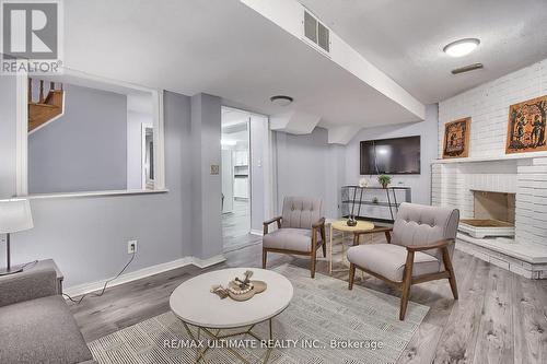 559 Avonwick Avenue, Mississauga, ON - Indoor Photo Showing Living Room With Fireplace