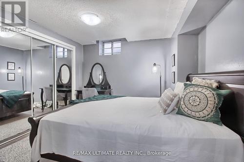 559 Avonwick Avenue, Mississauga, ON - Indoor Photo Showing Bedroom