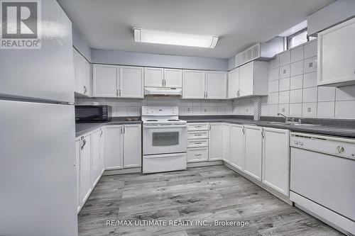 559 Avonwick Avenue, Mississauga, ON - Indoor Photo Showing Kitchen With Double Sink