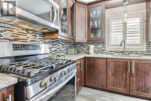 559 Avonwick Avenue, Mississauga, ON - Indoor Photo Showing Kitchen With Upgraded Kitchen