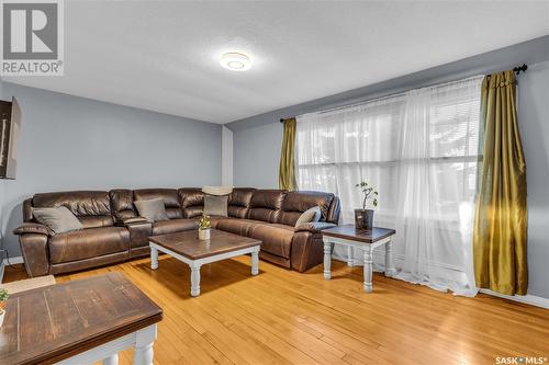 12 210 Camponi Place, Saskatoon, SK - Indoor Photo Showing Living Room