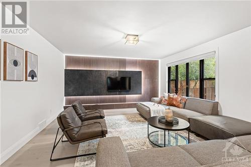 73 Lillico Drive, Ottawa, ON - Indoor Photo Showing Living Room