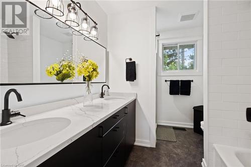 17 Pioneer Court, St. Catharines, ON - Indoor Photo Showing Bathroom