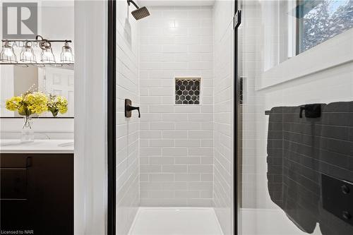 17 Pioneer Court, St. Catharines, ON - Indoor Photo Showing Bathroom