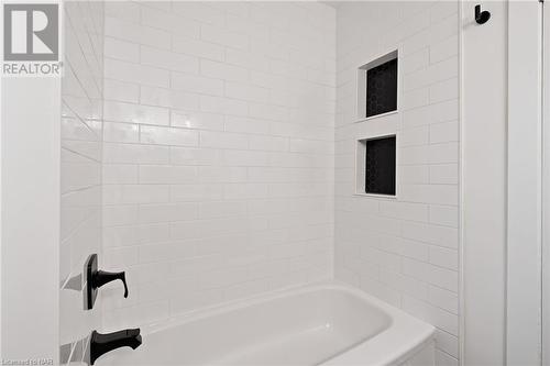 17 Pioneer Court, St. Catharines, ON - Indoor Photo Showing Bathroom