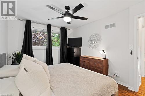 17 Pioneer Court, St. Catharines, ON - Indoor Photo Showing Bedroom