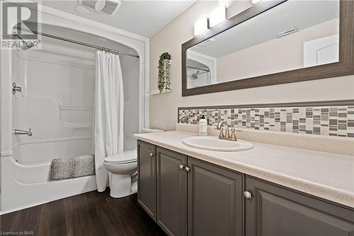 17 Pioneer Court, St. Catharines, ON - Indoor Photo Showing Bathroom