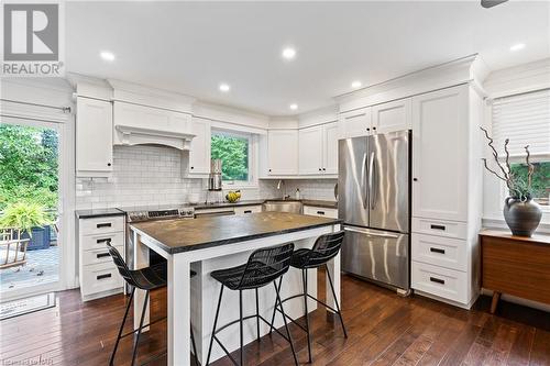 17 Pioneer Court, St. Catharines, ON - Indoor Photo Showing Kitchen With Upgraded Kitchen