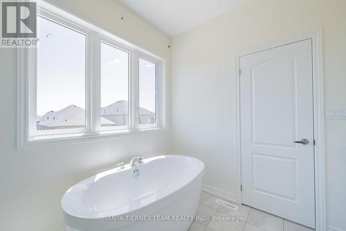 1211 Plymouth Drive, Oshawa, ON - Indoor Photo Showing Bathroom