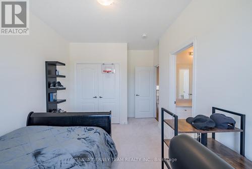 1211 Plymouth Drive, Oshawa, ON - Indoor Photo Showing Bedroom